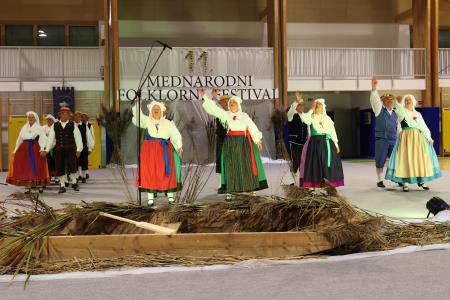 11. MEDNARODNI FOLKLORNI FESTIVAL RAKEK 35 FOTO LJUBO VUKELIČ